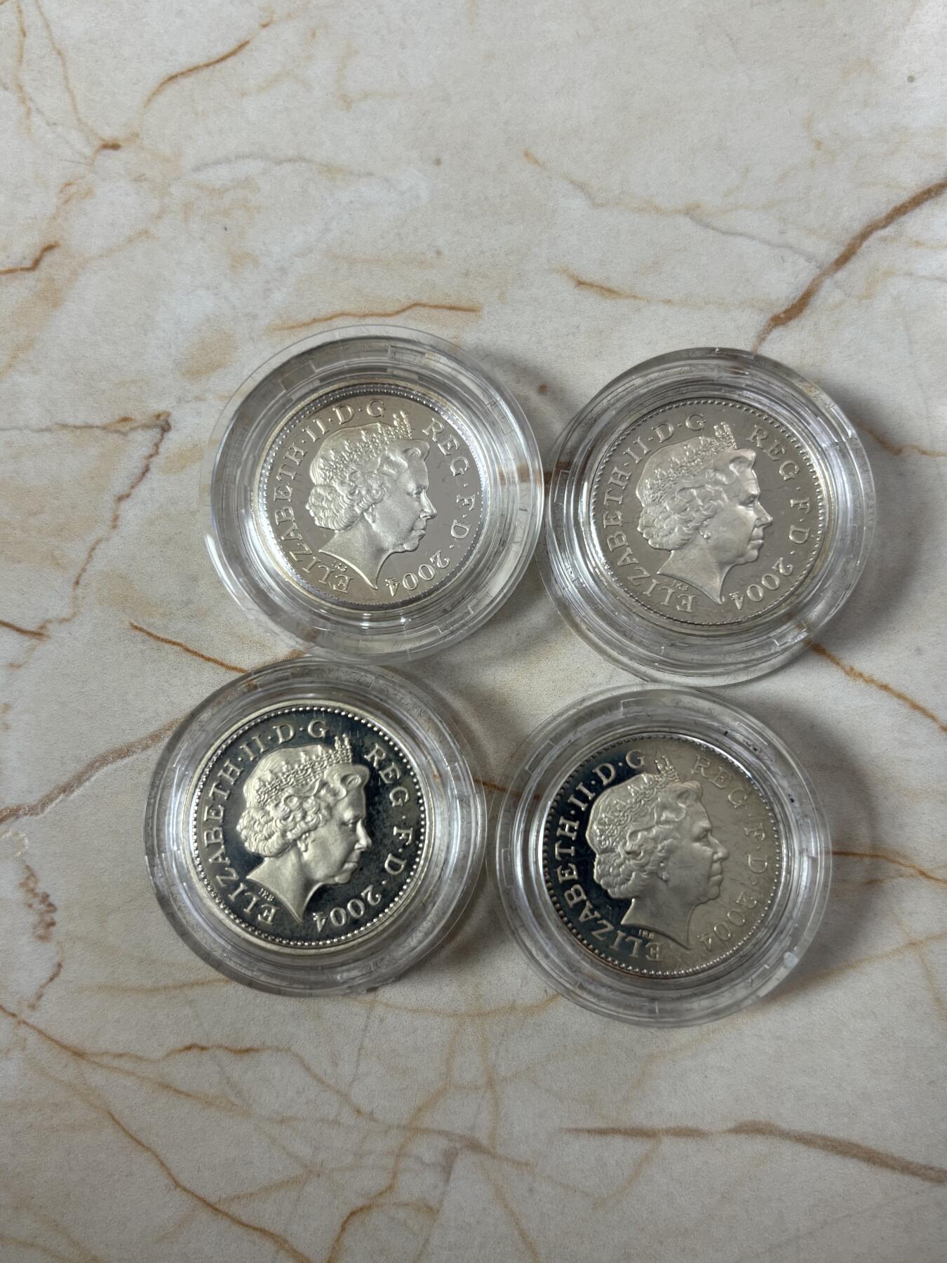 第189期拍卖 英国2004年皇室神兽1英镑精制纪念银币4枚全套，9.5克*4，发行5000套，有氧化