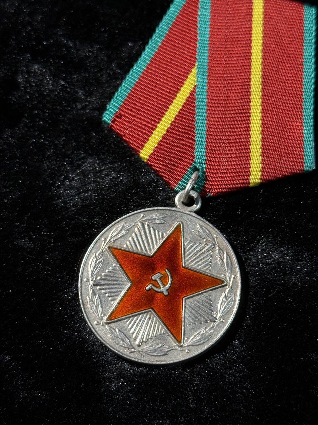 戎马世界章牌大赏第110期 苏联一级圆满服役奖章，银制