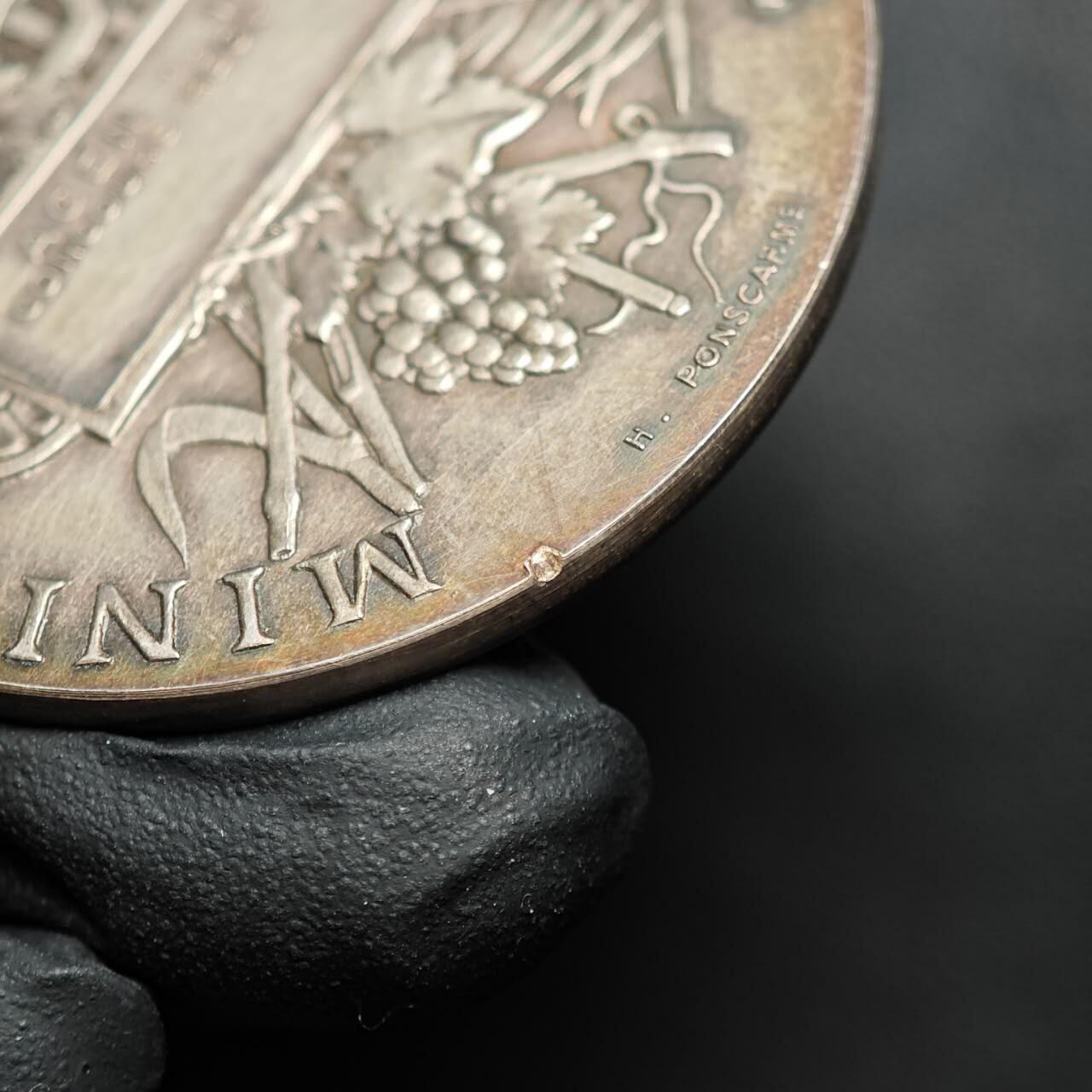 金瓯小拍第三期 古今币章 银价专场 法国农业部大银章1896年 重64克直径50mm 边铭丰饶角ARGENT 带原盒无法关闭