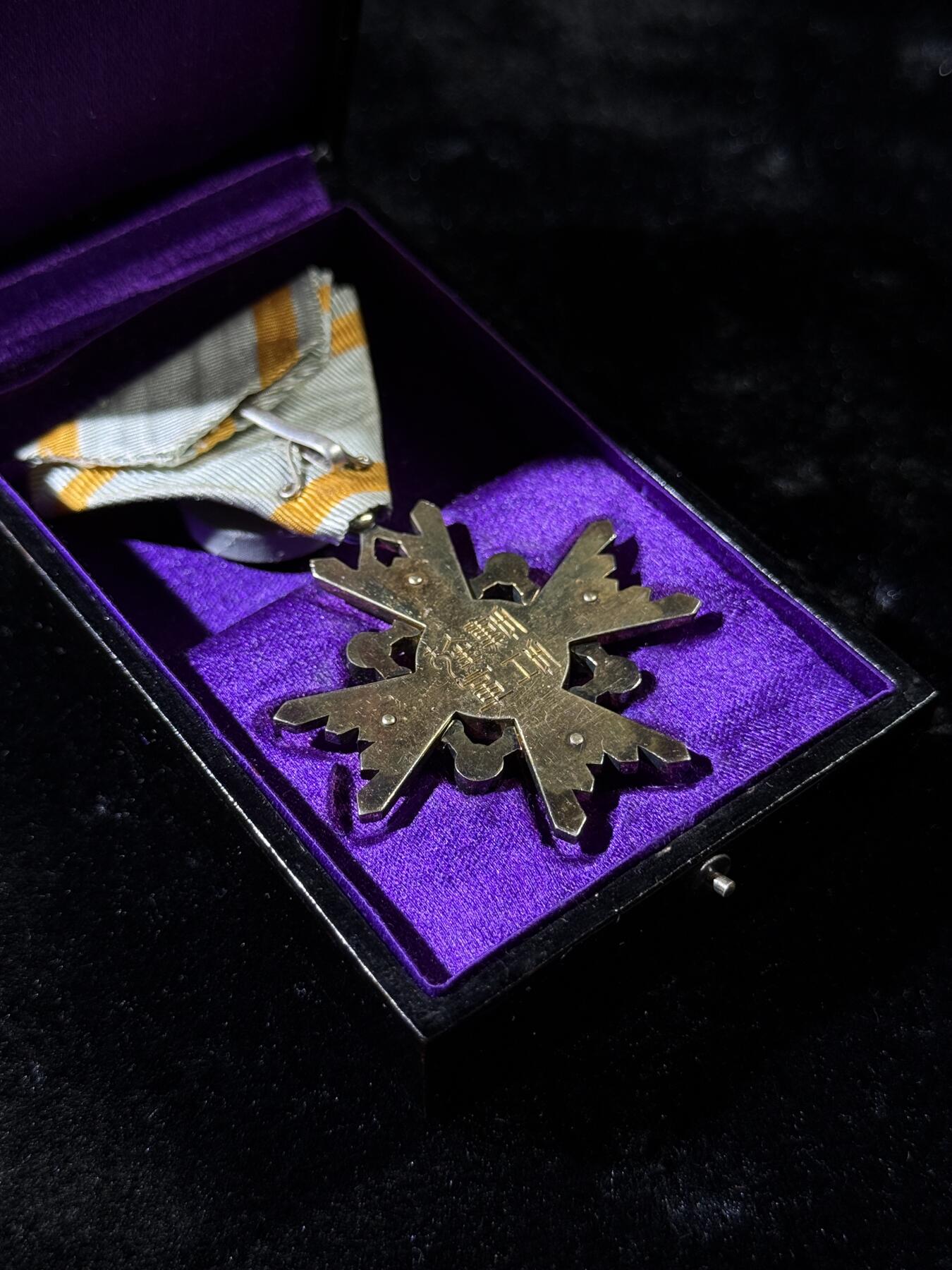 戎马世界章牌大赏第110期 日本勋四等瑞宝章，珐琅有损