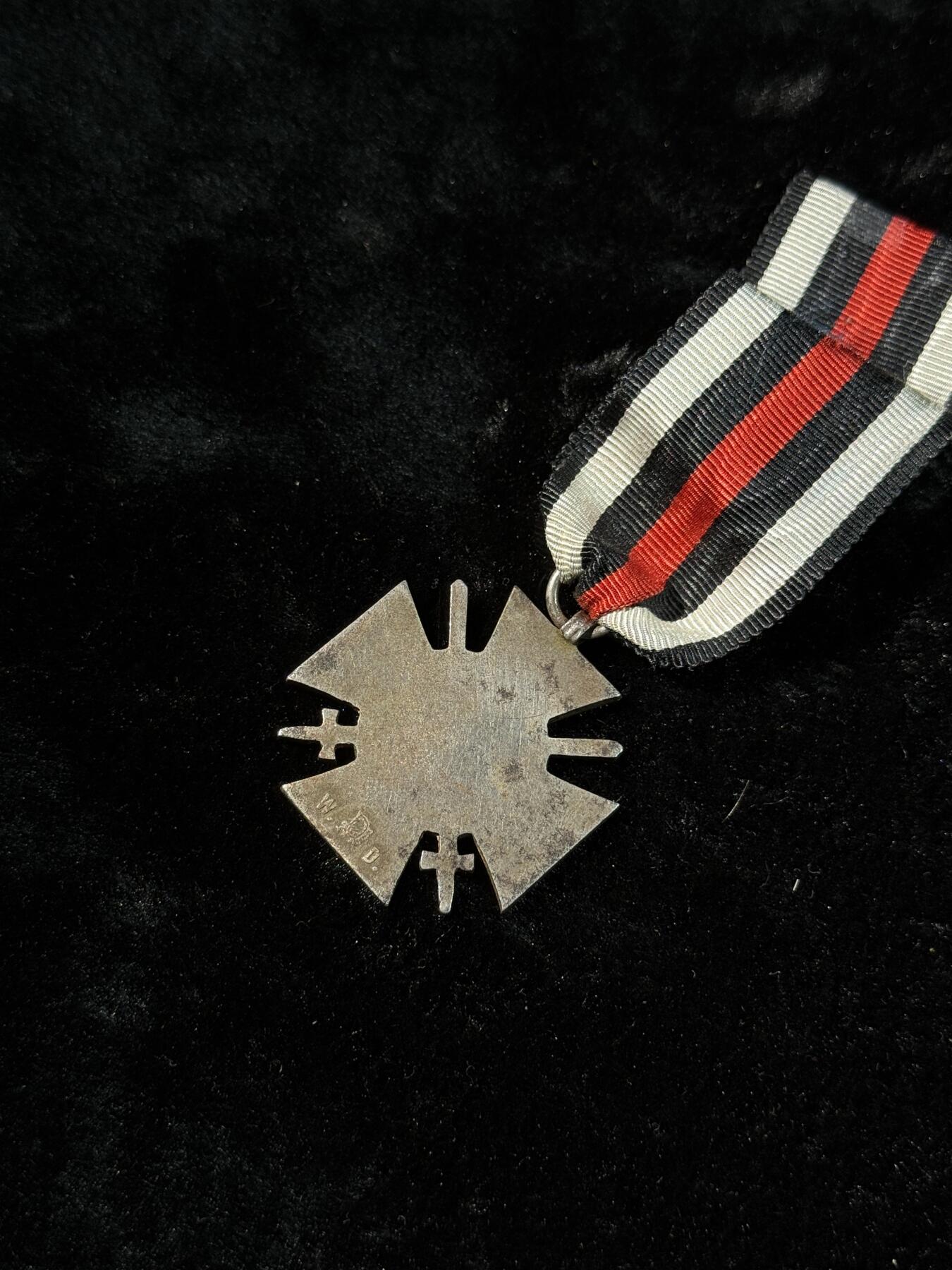 戎马世界章牌大赏第110期 德国一战兴登堡奖章，镀层有脱落