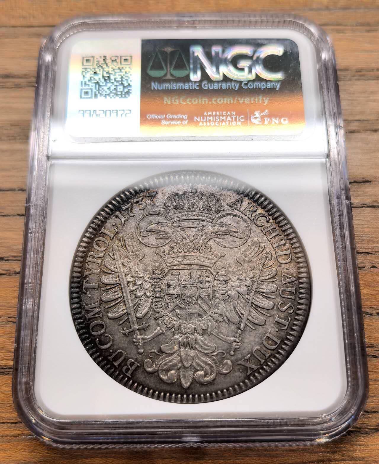 凡希社世界钱币微拍第三百十九期 荐！1737神罗卡尔六世军装像泰勒大银NGC-MS62，细节优异，长马齿粒粒分明，灰彩中透出铁锈红光泽，使这枚后期哈勒厂泰勒更增一份迷人风采。（视频参考）