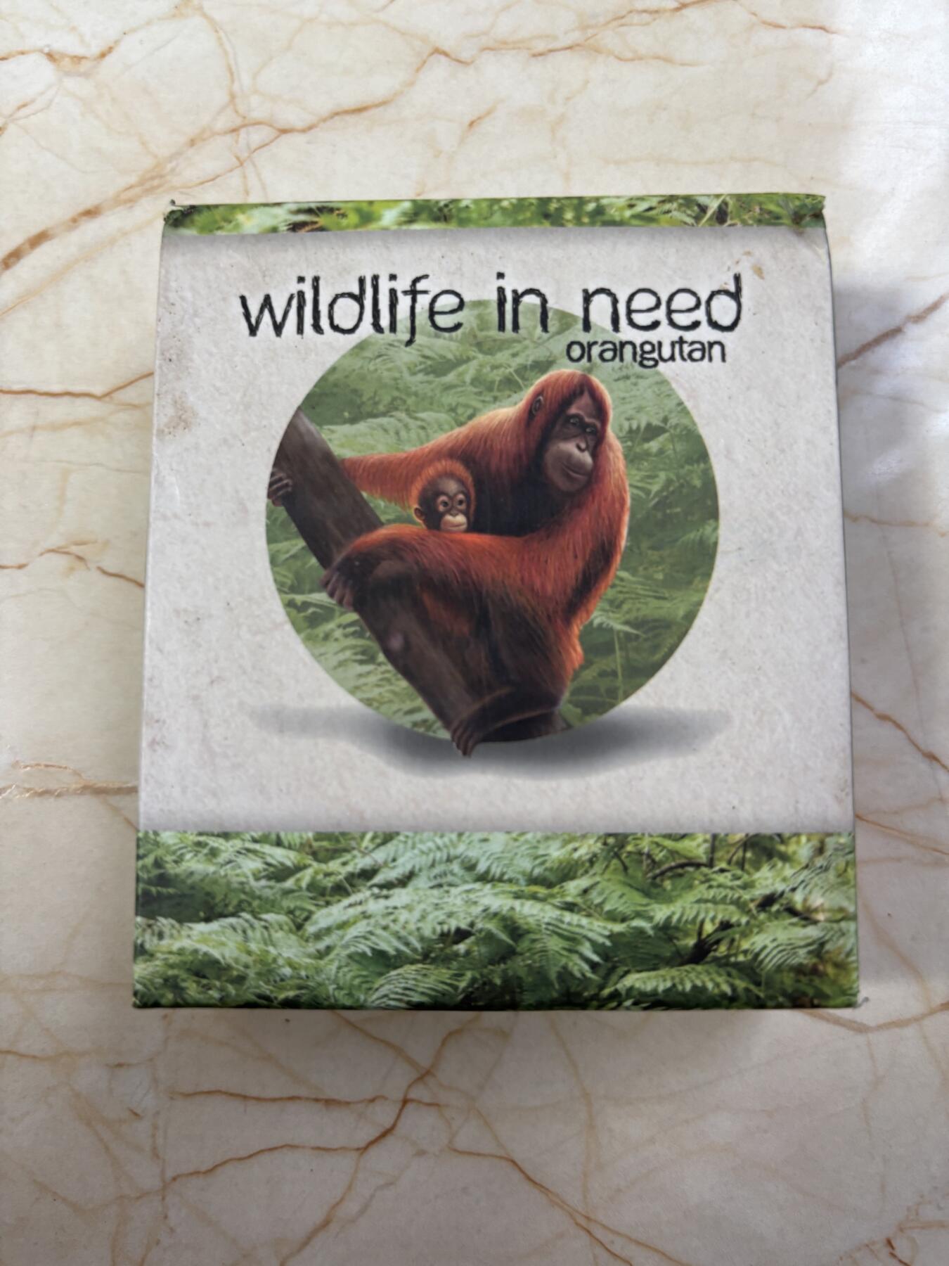 第189期拍卖 图瓦卢2011年野生动物保护2大猩猩1盎司彩色银币，999银，发行5000枚，有白斑