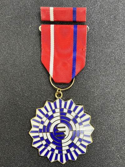 西秦中古拍卖第七十四期 - 民国空军乾元勋章 带勋略 退台后