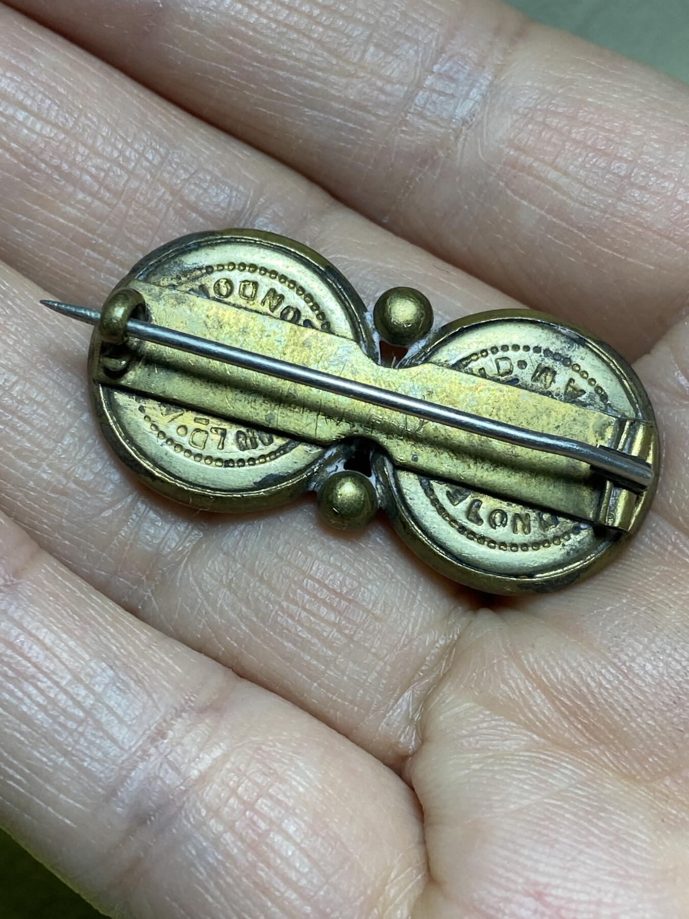 2026年第十五场(总第一百八十四场）外国好品散币场(免佣金) 铜纽扣改制胸针1枚