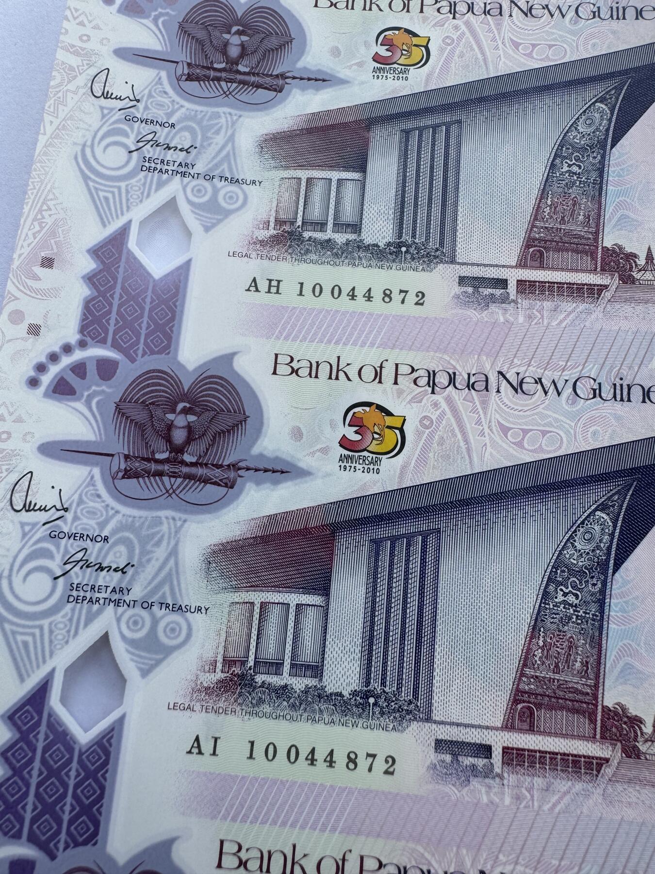 2026第2场（总第229期）：精品测试钞、连体钞综合场 三连体/巴布亚新几内亚“独立35周年”5基那塑料连体纪念钞UNC（AH、AI、AJ冠）