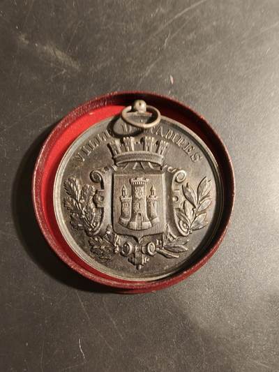 老王徽章第179期 - 法国1885年埃唐普市大型音乐竞赛银奖章    野猪头银标   直径57mm    重量57.3g      带盒子
