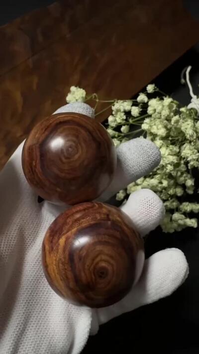 零元拍：  对眼海南黄花梨大手球一对，尺寸：45MM