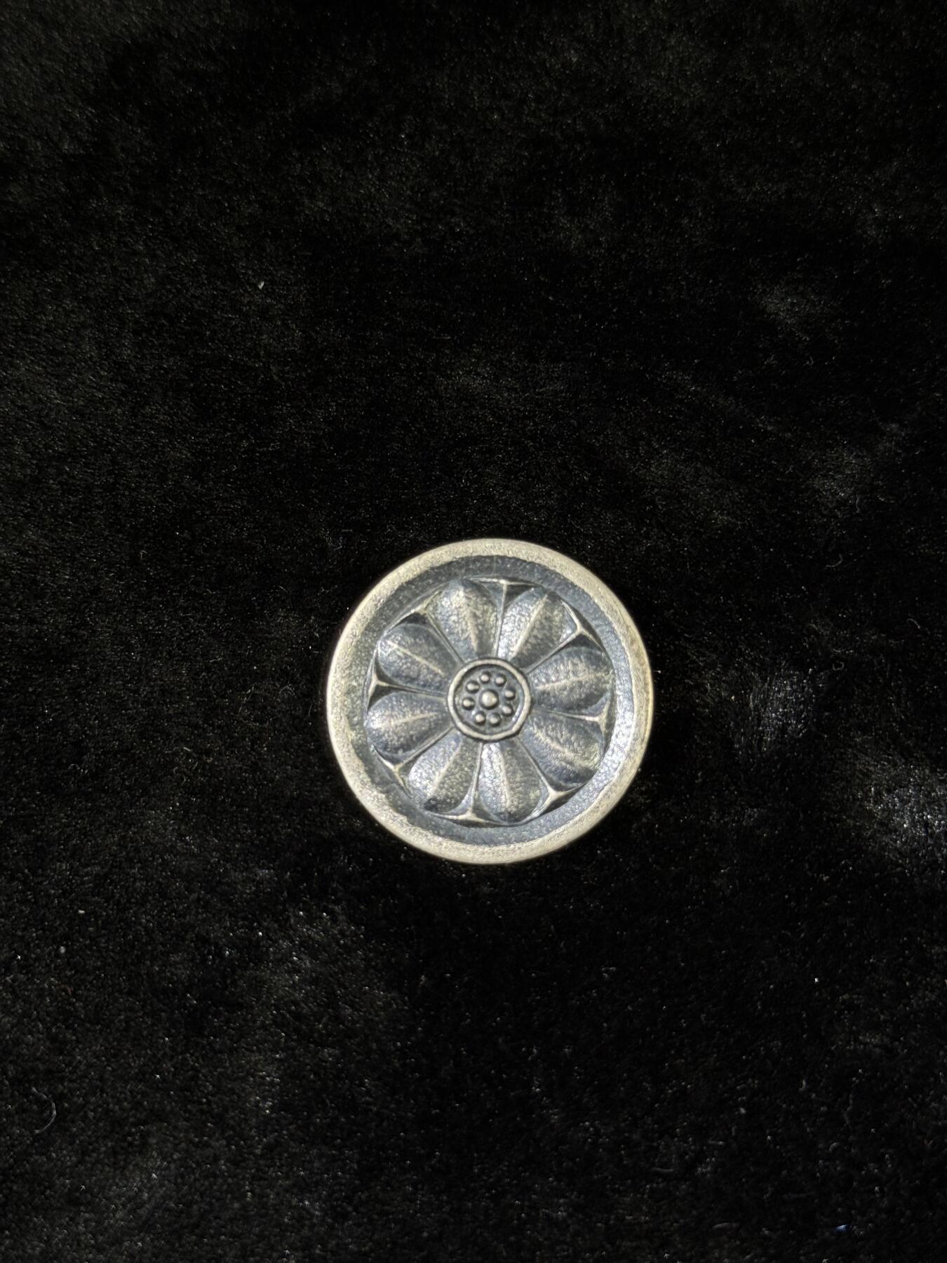 戎马世界章牌大赏第110期 日本国学院大学创立100周年纪念章，银制，16g左右