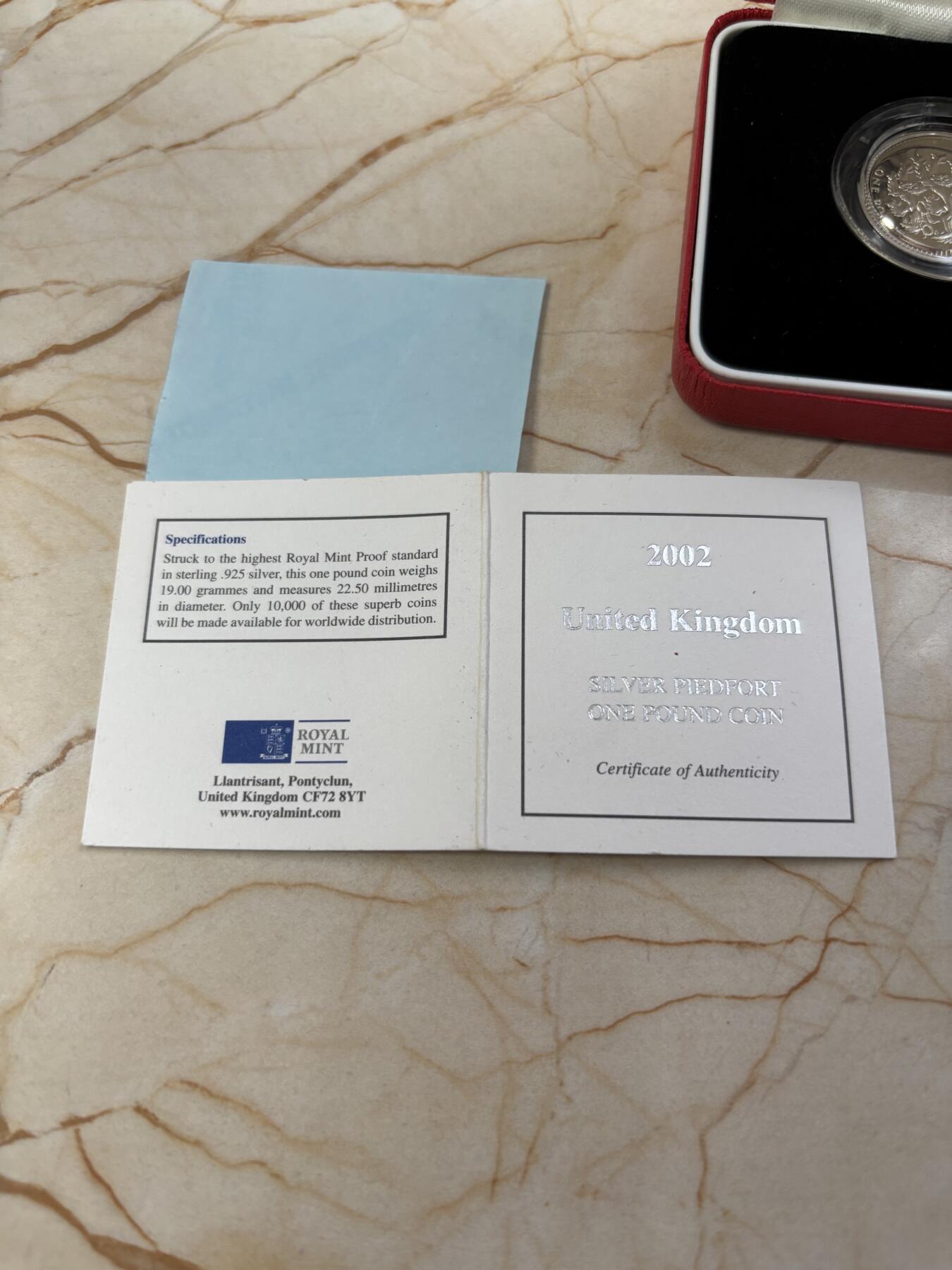 第189期拍卖 英国2002年1英镑系列英格兰三狮盾徽加厚纪念银币19克，925银，发行10000枚