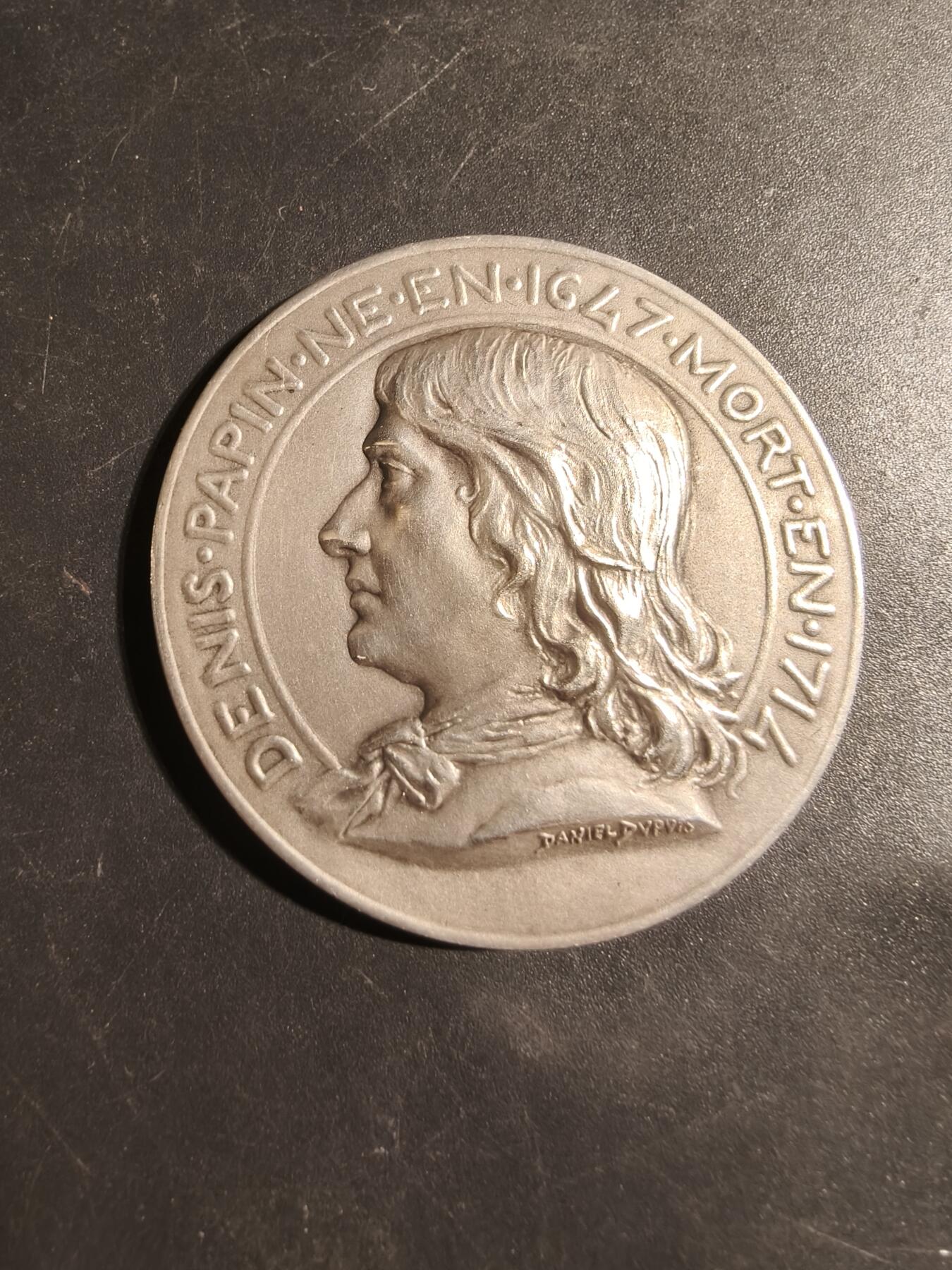 老王徽章第179期 法国机械师、锅炉工和铸造工工会大银章    950银     直径46mm    重量46.5g