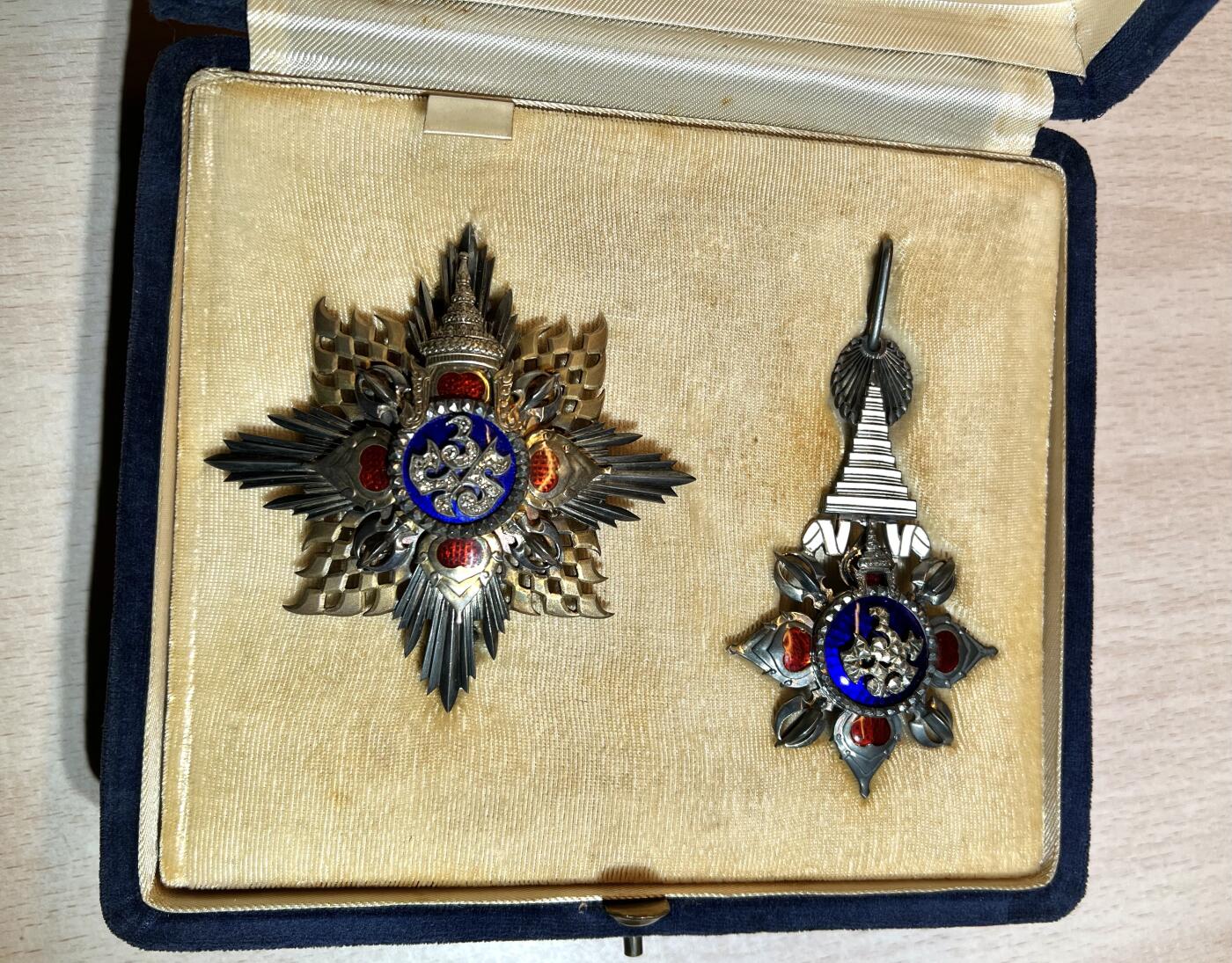 大猫徽章拍卖 第287期 泰国特级王冠勋章