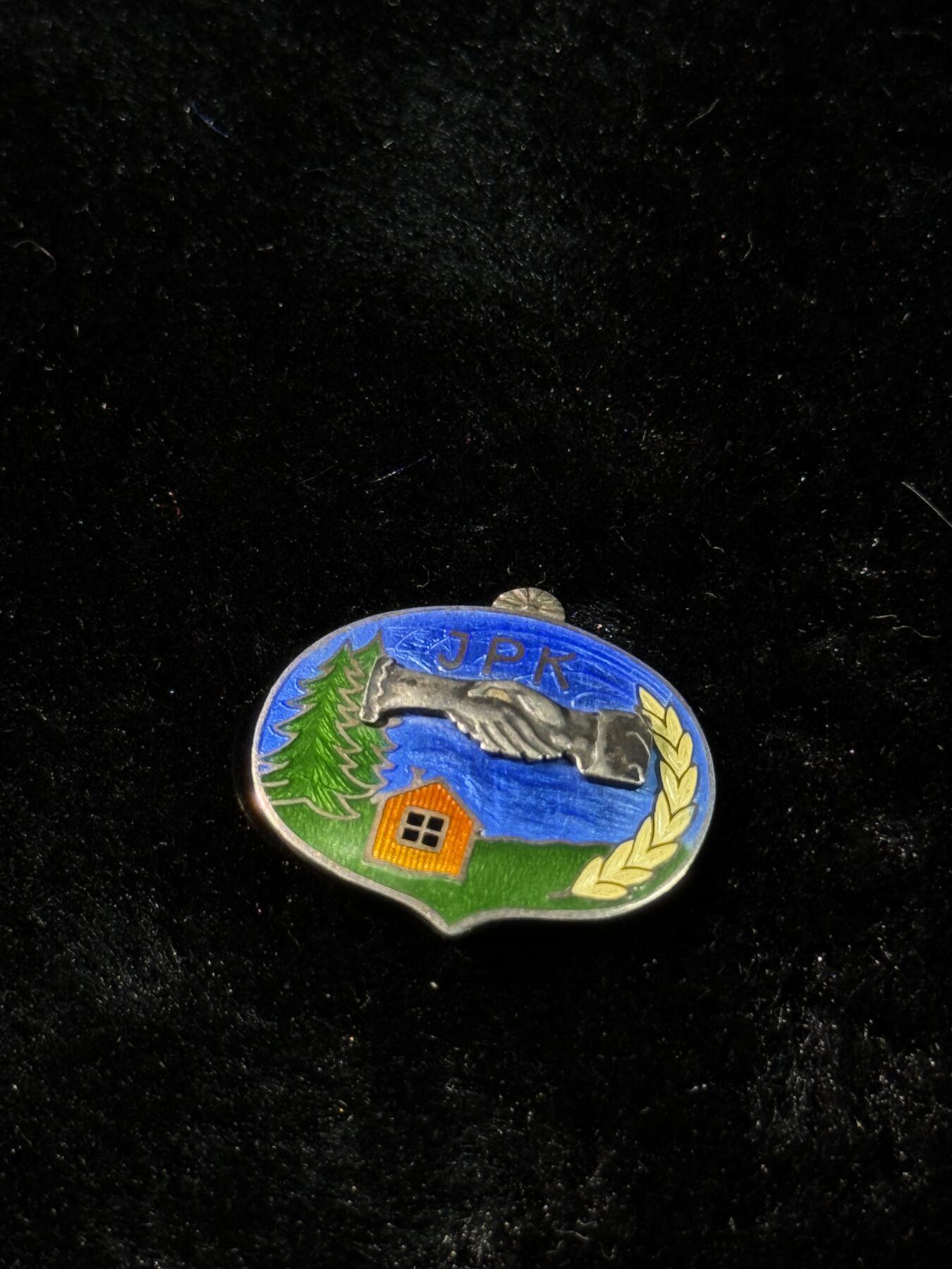 戎马世界章牌大赏第110期 芬兰 林业合作社贡献奖章 1949制造 双层铆接 非常精致 不含轮重3.6克