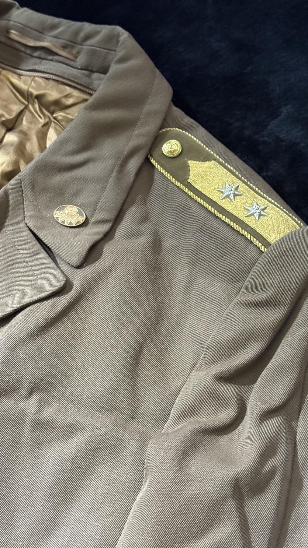 戎马世界章牌大赏第110期 匈牙利中校大衣