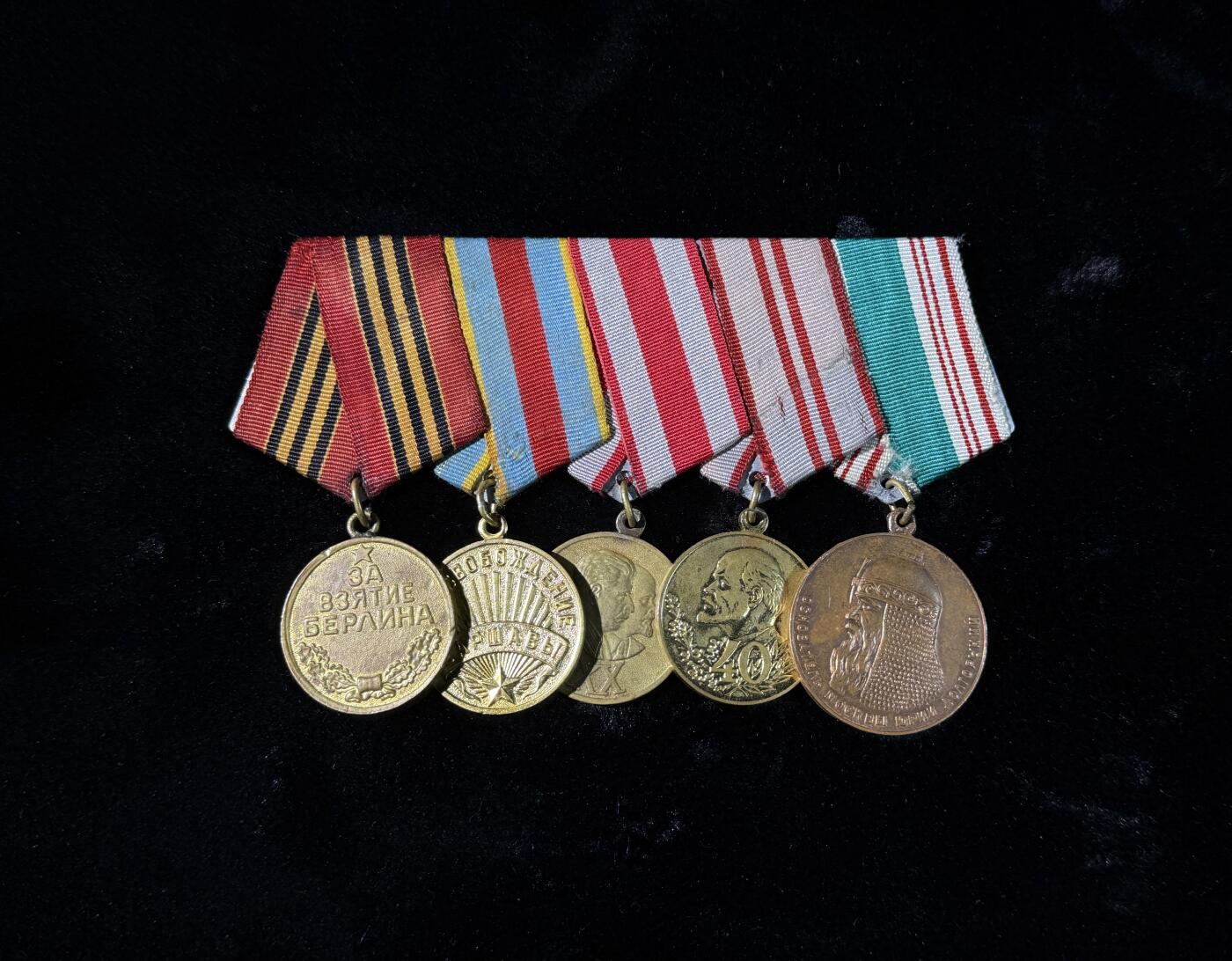 戎马世界章牌大赏第110期 苏联战役奖章奖章、建军周年奖章与莫斯科建成奖章联排