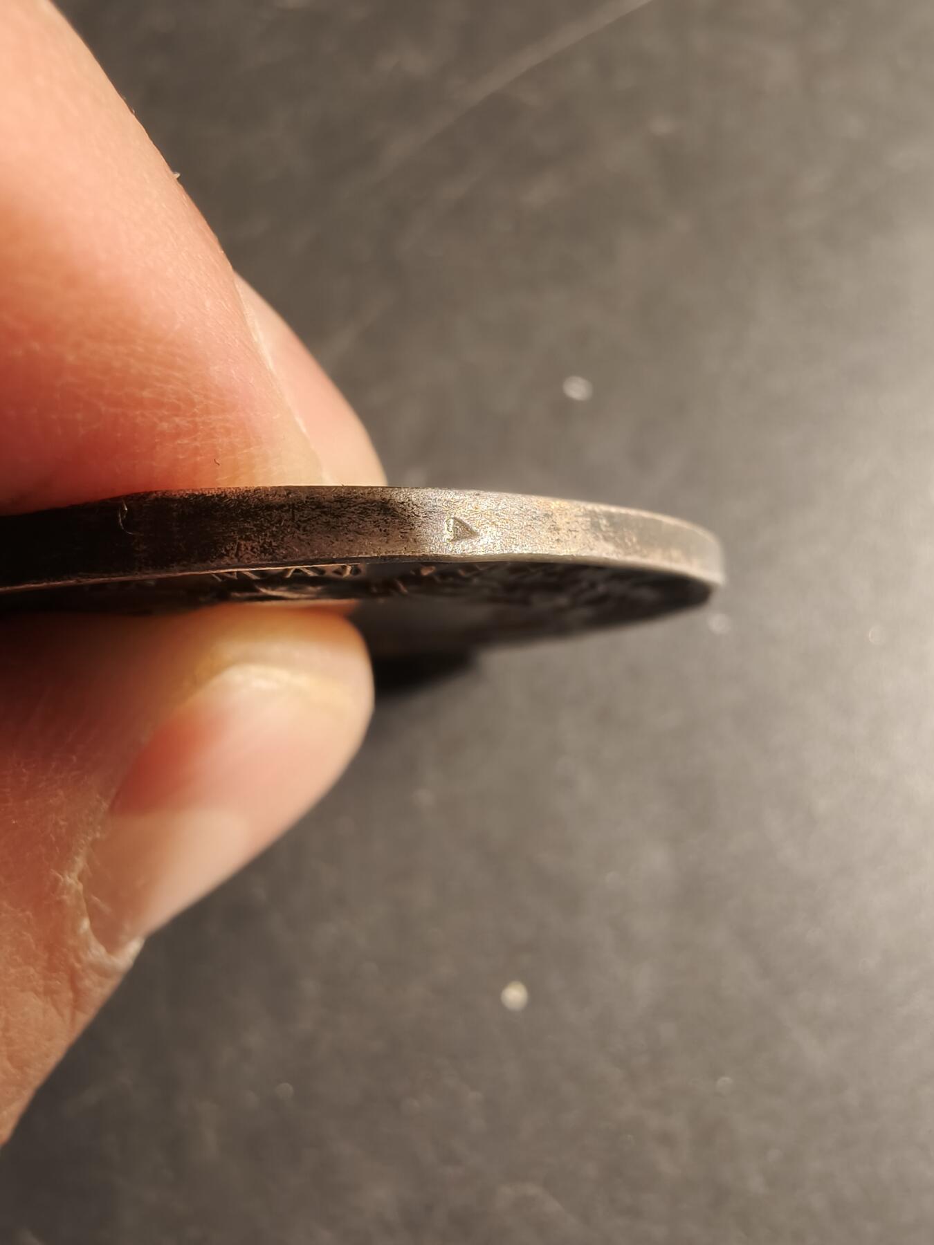 老王徽章第179期 法国1885年埃唐普市大型音乐竞赛大银奖章     野猪头银标     直径40mm    重量25.8g