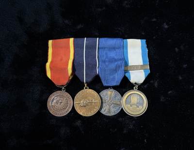 戎马世界章牌大赏第110期 - 芬兰 继续战争联排 二级继续战争自由奖章 继续战争纪念奖章 一级带金十字白玫瑰奖章(银制） 老兵奖章带25周年勋条