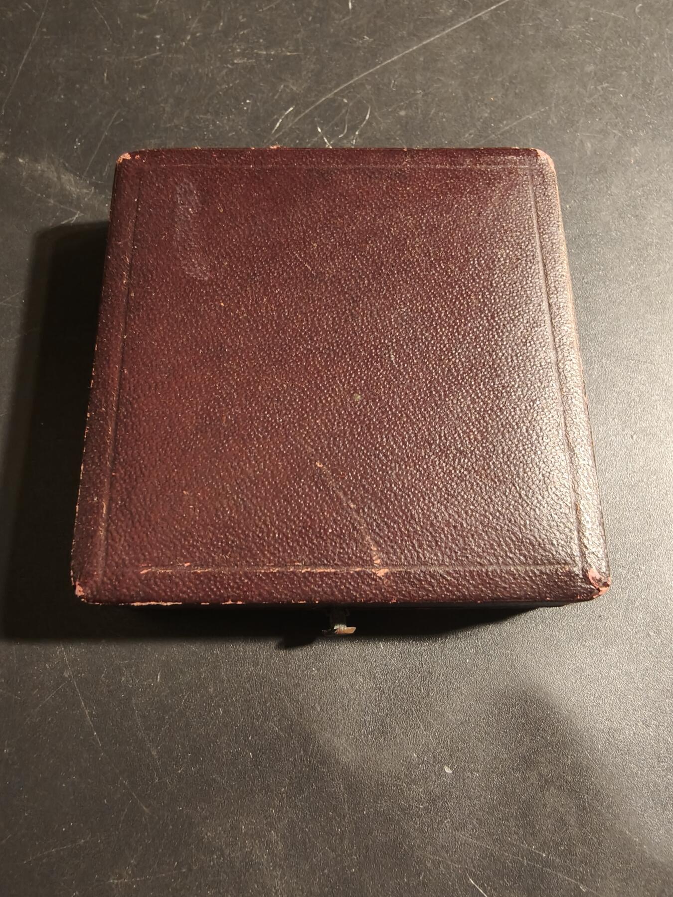 老王徽章第179期 法国1914年鲁昂国际射击竞赛大银章    原盒    950银     直径40mm    重量32.8g