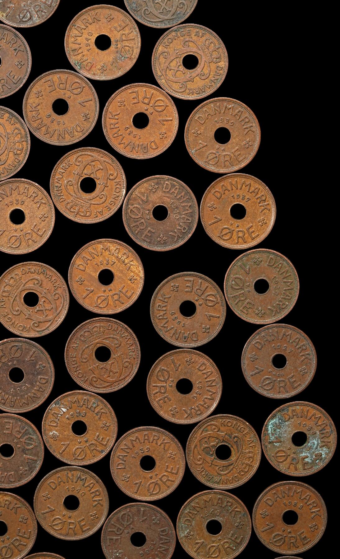修遠堂世界钱币第102期 丹麦中孔1欧尔铜币50枚，1927-1940年，个别不平整或锈蚀