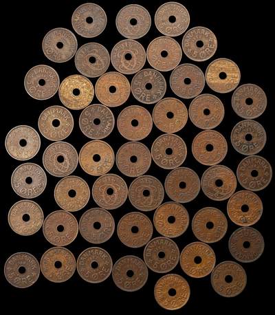 修遠堂世界钱币第102期 - 丹麦中孔5欧尔铜币50枚，1927-1940年，个别不平整或锈蚀