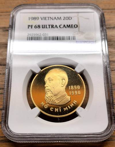 凡希社世界钱币微拍第三百十九期 - 1989越南胡志明百年诞辰20D铜币精铸NGC-PF68UC，铜色黄亮，品相优良，越南当代知名品种，苏联解体前列宁格勒厂最后代铸的硬币品种。
