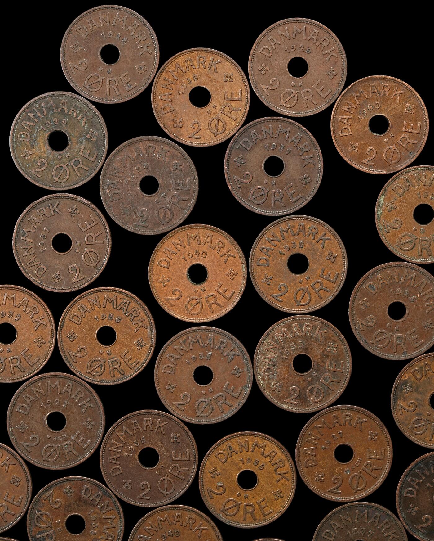 修遠堂世界钱币第102期 丹麦中孔2欧尔铜币50枚，1927-1940年，个别不平整或锈蚀