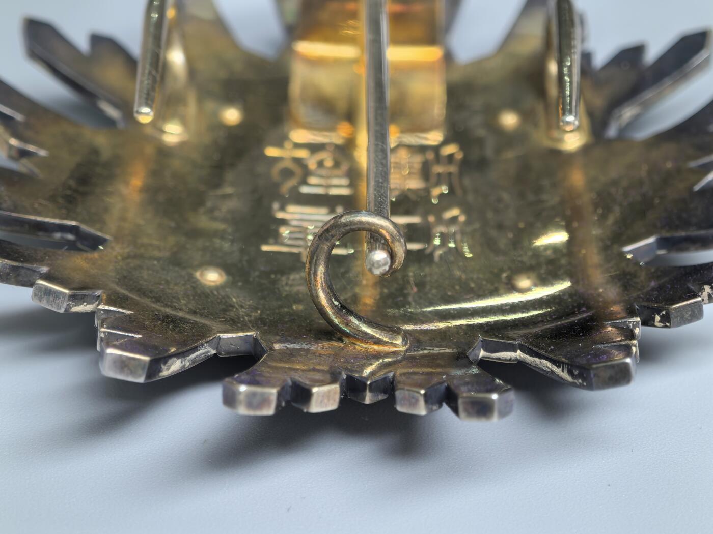 小驴勋章奖章收藏1月24日周六晚六点拍卖（珍爱和平，收藏战争，铭记历史，勿忘国耻，忠党爱国。有偿代拍，送拍规则在简介最后，参拍须阅读规则后再参拍，关系到运费包装发货时效真假辨别等关键信息，拍卖时不再发原图，看大图店主微信码在拍卖店铺介绍里）