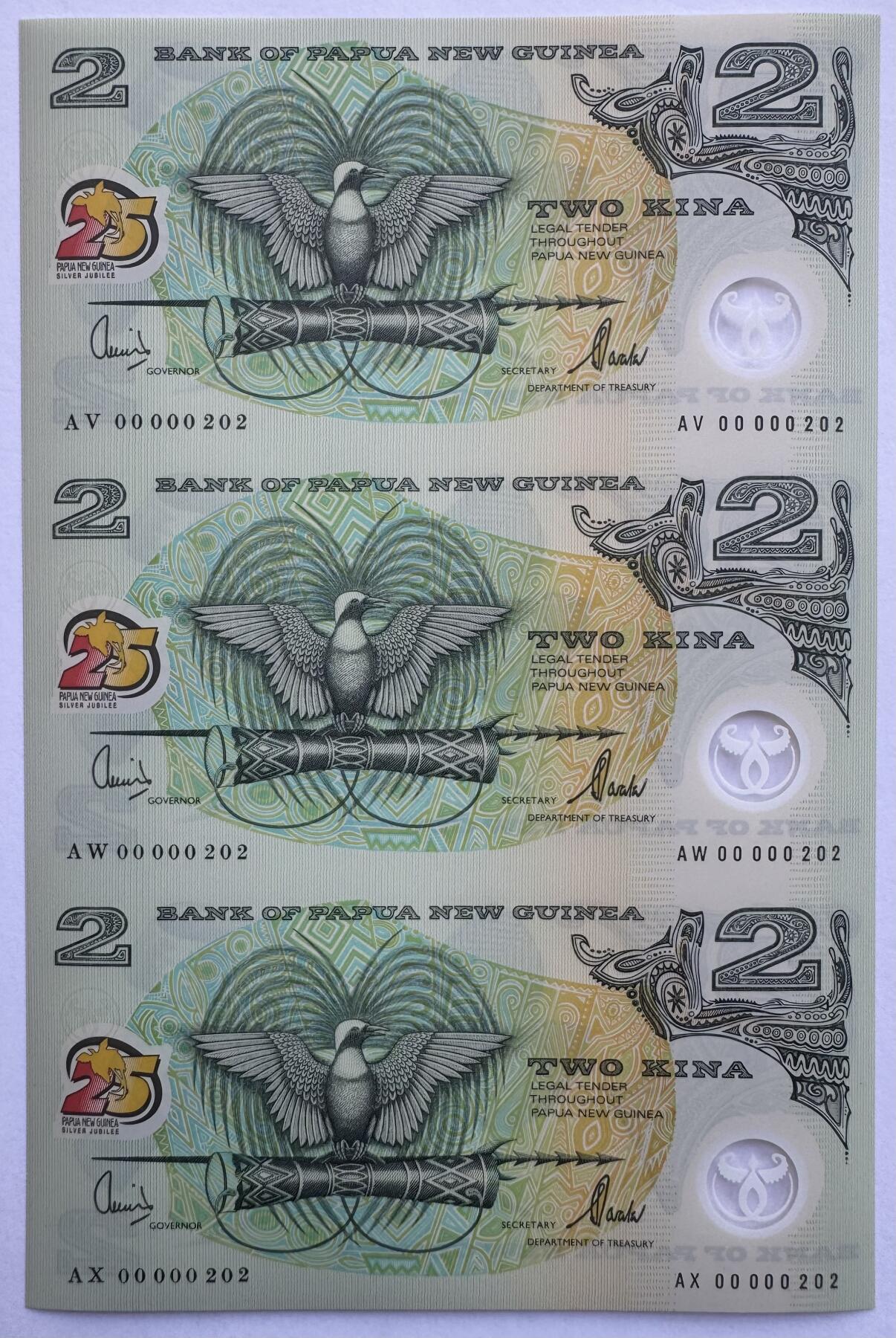 2026第2场（总第229期）：精品测试钞、连体钞综合场 三连体/百位小号202 巴布亚新几内亚“独立25周年”2基那塑料连体纪念钞UNC（AV、AW、AX冠）