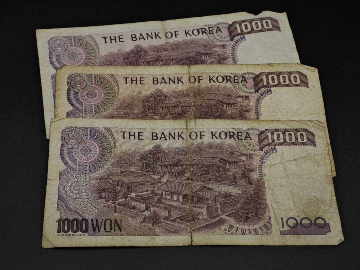 【淘币小摊】实时拍第八百五十四拍   无佣金福利纸币场   满百包邮可预留二周 每周一统一发货   韩国1000元纸币3张【有折】