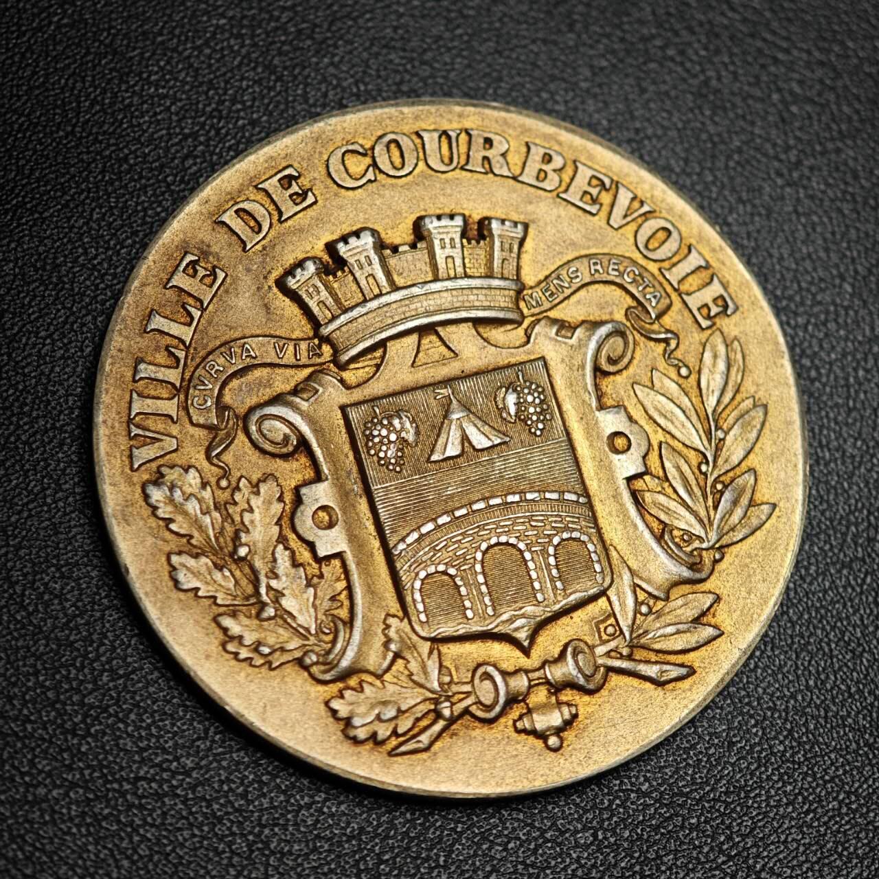 金瓯小拍第三期 古今币章 银价专场 法国库尔贝瓦市城市服务镀金银章1940年 重62克直径50.2mm 边铭丰饶角2ARGENT