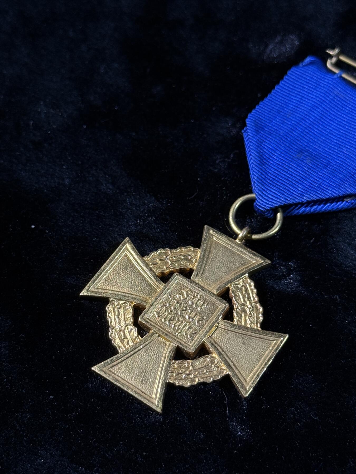 戎马世界章牌大赏第110期 铭记历史！珍爱和平！德国二战公务员40年奖章