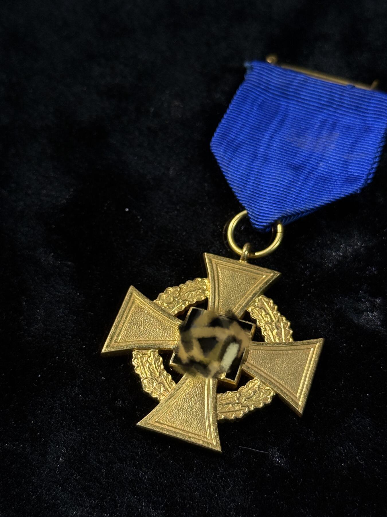 戎马世界章牌大赏第110期 铭记历史！珍爱和平！德国二战公务员40年奖章