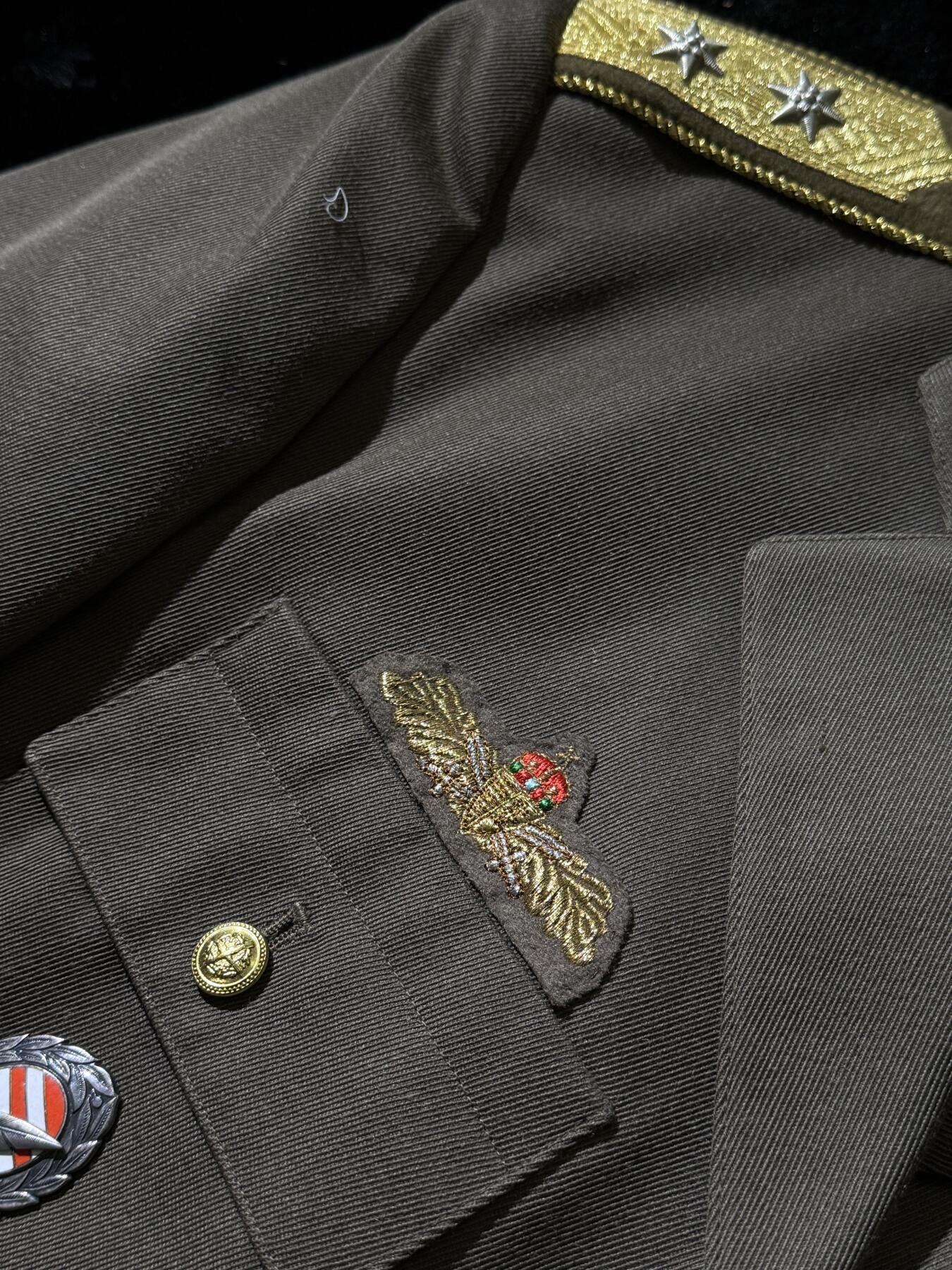 戎马世界章牌大赏第110期 匈牙利中校常服