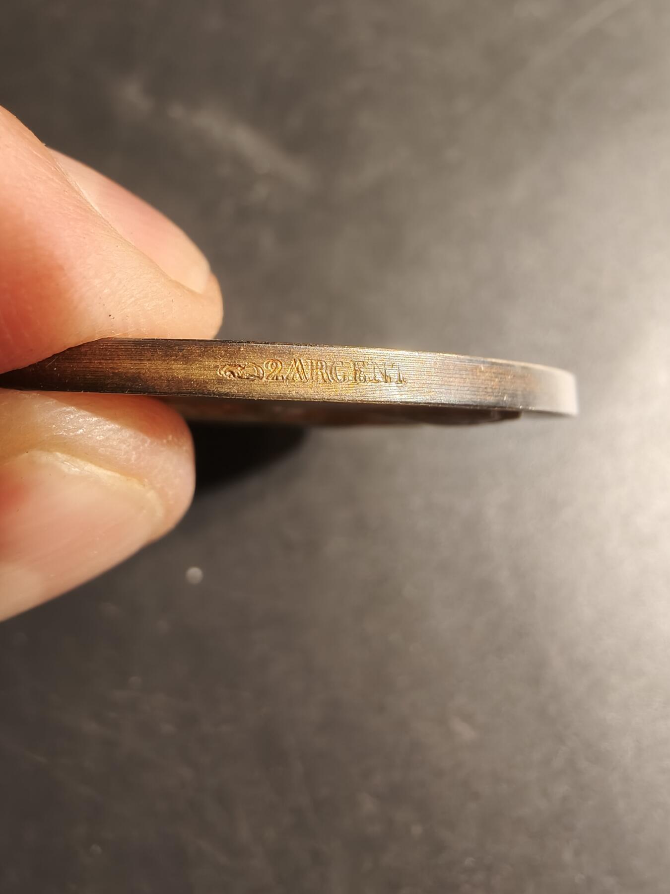 老王徽章第179期 法国1923年里昂丝绸业雇员联合会镀金大银章    原盒    800银镀金    工业女神    直径50mm     重量61.3g