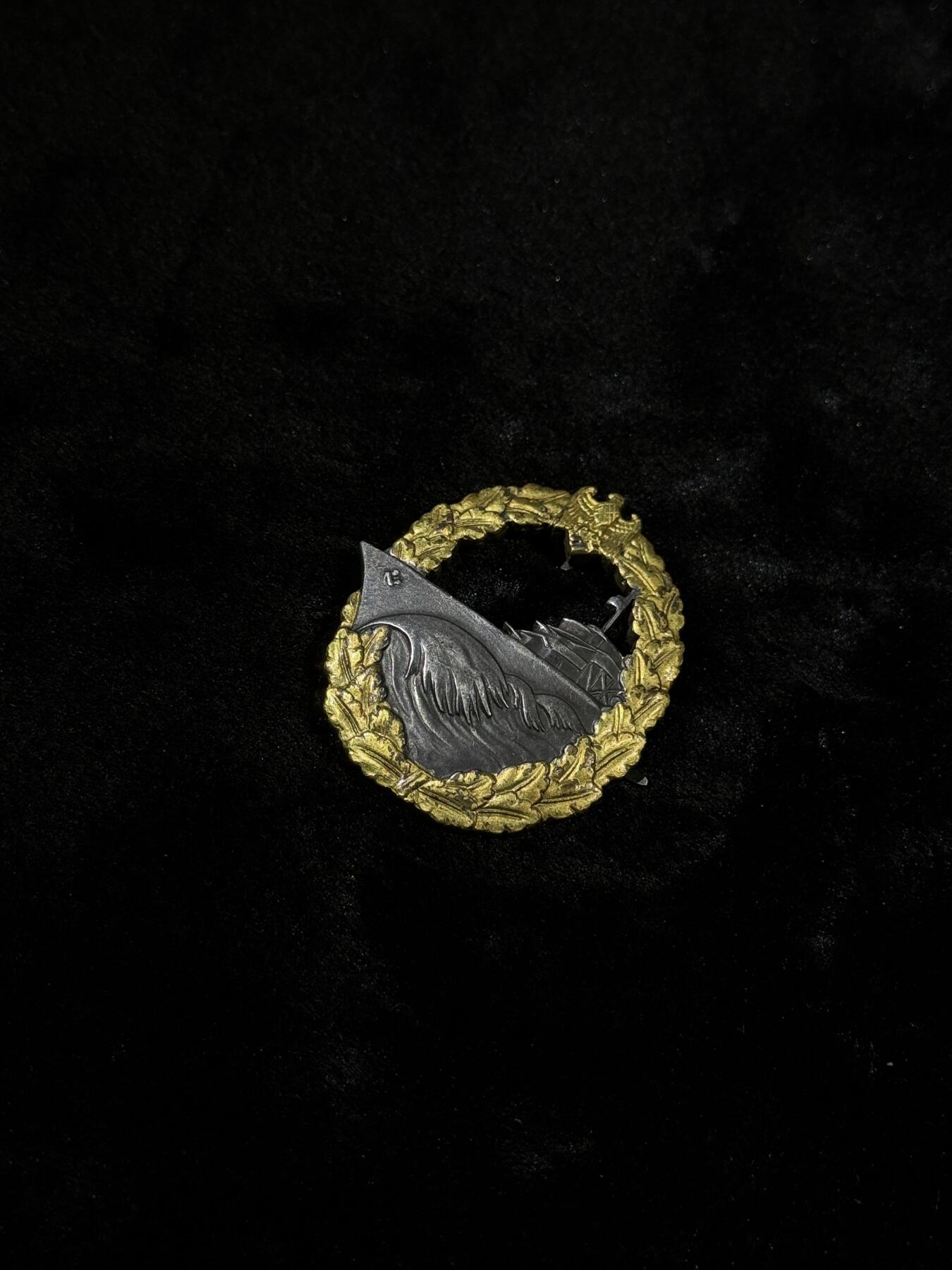 戎马世界章牌大赏第110期 铭记历史！珍爱和平！德国二战驱逐舰证章  铜制 海军大厂 什末林造