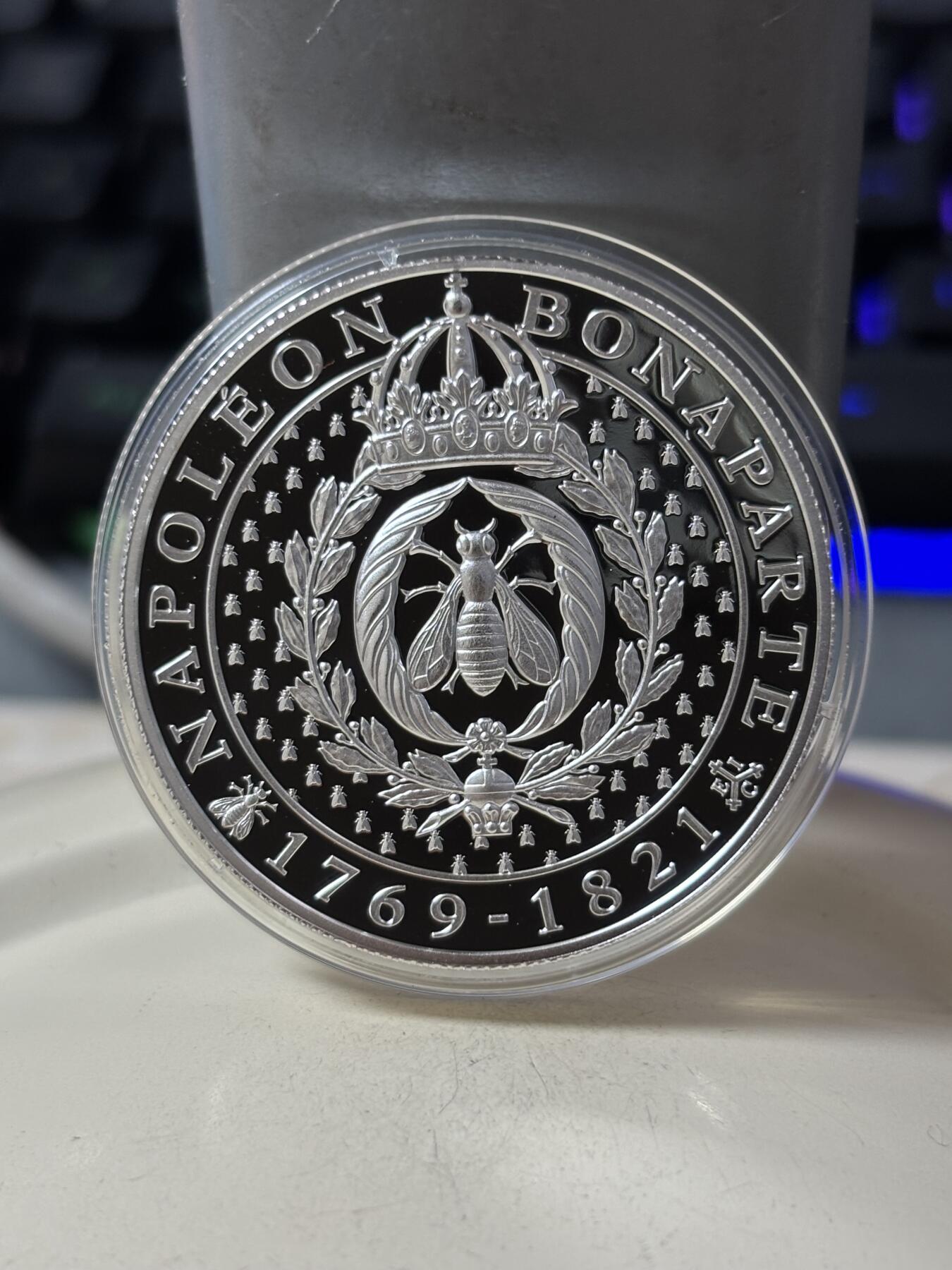 第189期拍卖 圣赫勒拿2021年拿破仑勋章上的蜜蜂精制银币，999银，发行1000枚