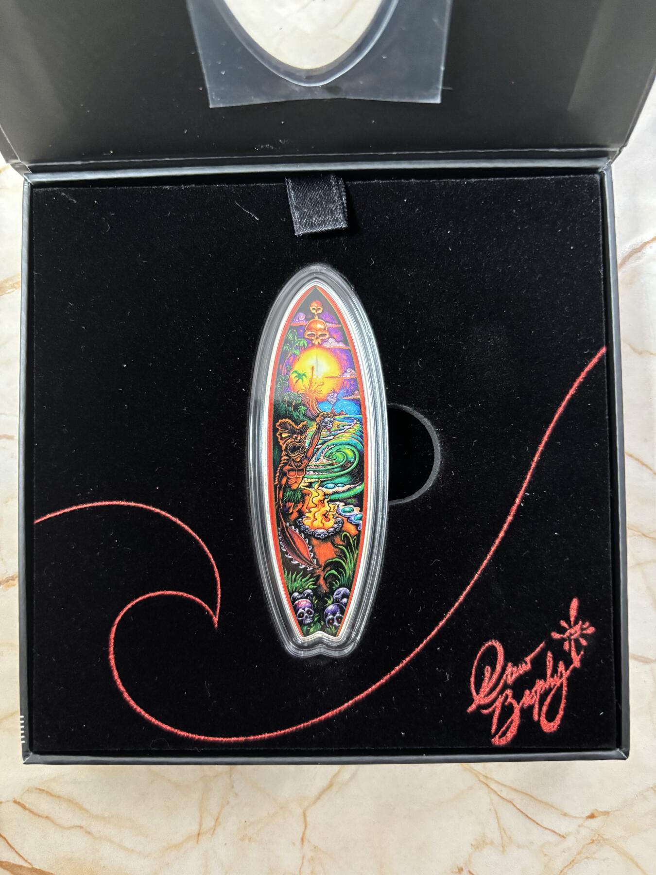 第189期拍卖 纽埃2023年冲浪板1盎司异形彩色纪念银币，999银，发行3000枚