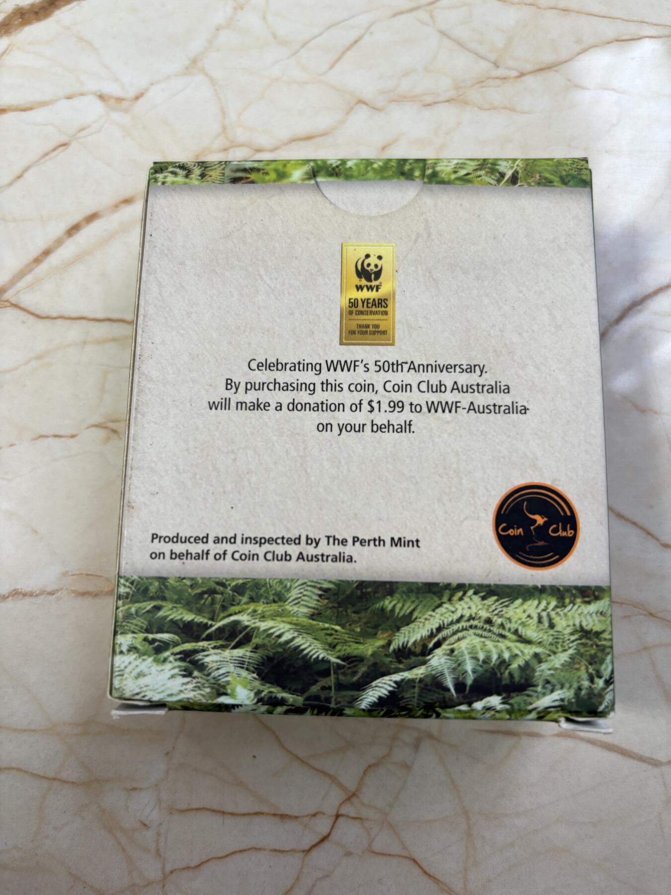 第189期拍卖 图瓦卢2011年野生动物保护2大猩猩1盎司彩色银币，999银，发行5000枚，有白斑