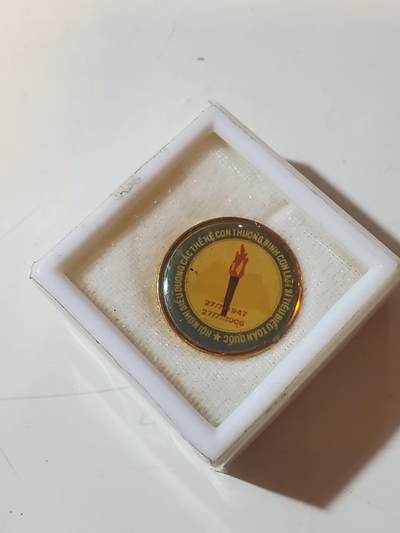 韵星假日拍卖第三十八期 -- Rimey Holidays Auction 38 - 越南社会主义共和国共青团服务证章带原盒和厂标 库存品相