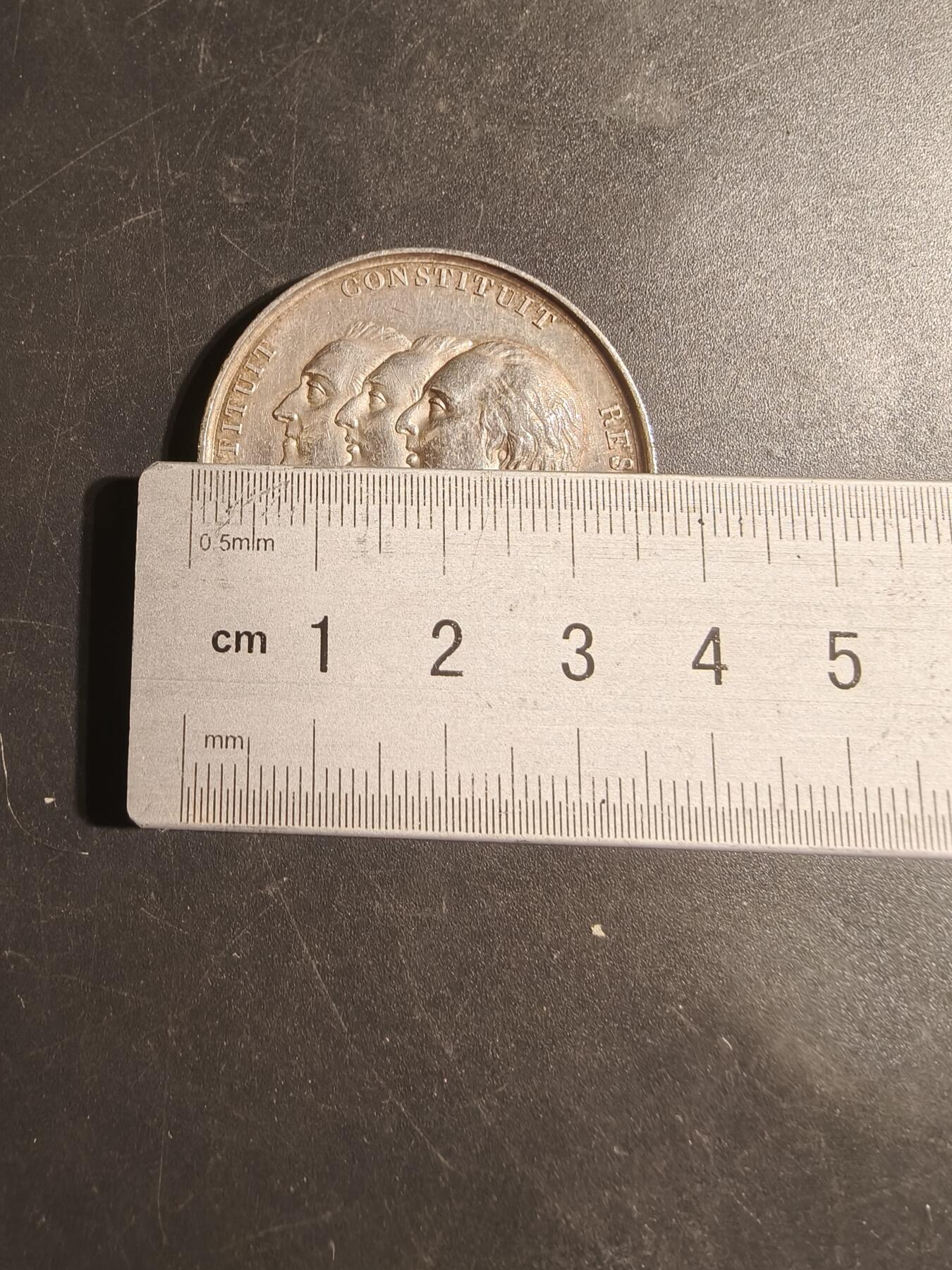 老王徽章第179期 法国波旁王朝复辟时期巴黎皇家农业学会大银章    早期光边原铸    950银     直径37mm    重量24.4g