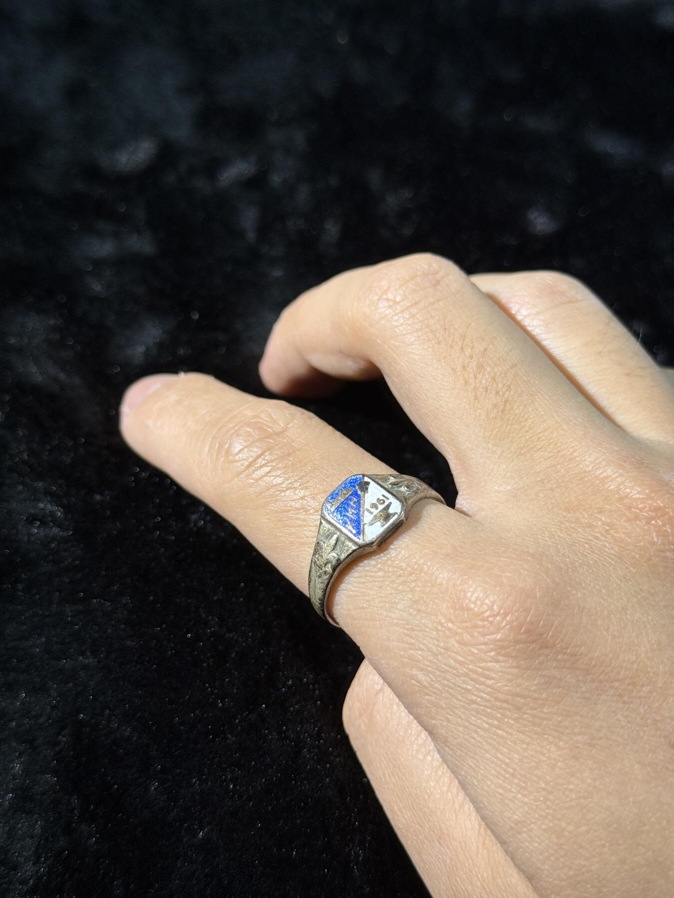 戎马世界章牌大赏第110期 芬兰学校毕业戒指，银制，珐琅有磕碰