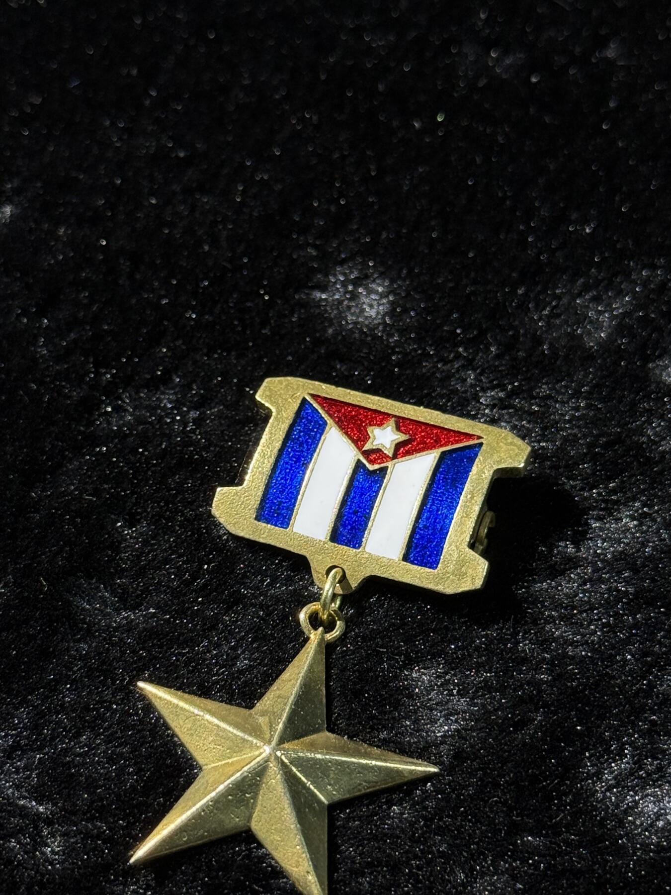 戎马世界章牌大赏第110期 古巴英雄奖章（古巴大金），铜制复刻