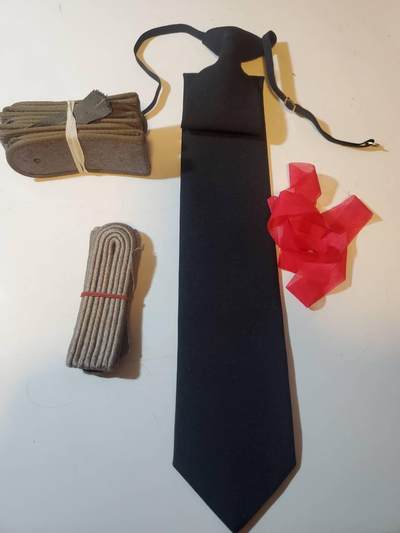 韵星假日拍卖第三十八期 -- Rimey Holidays Auction 38 - 配件一组 -- 民主德国野战士官肩章一捆、尉官一对、领带（便捷版）,奖牌丝带