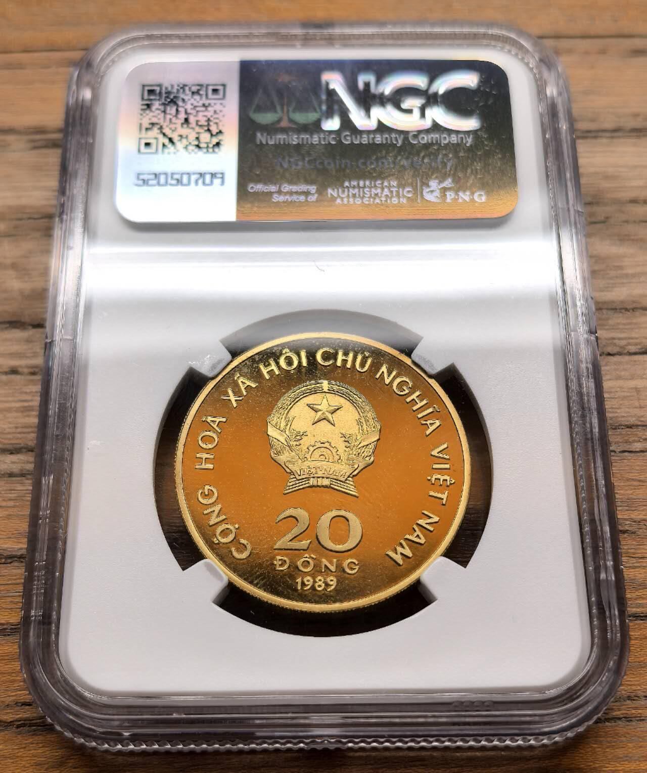 凡希社世界钱币微拍第三百十九期 1989越南胡志明百年诞辰20D铜币精铸NGC-PF68UC，铜色黄亮，品相优良，越南当代知名品种，苏联解体前列宁格勒厂最后代铸的硬币品种。