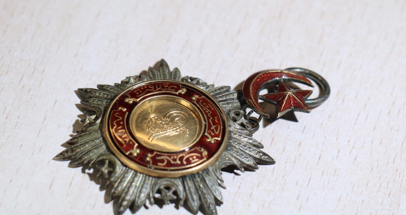 大猫徽章拍卖 第287期 奥斯曼梅日迪勋章 中心金质 克里米亚战争版