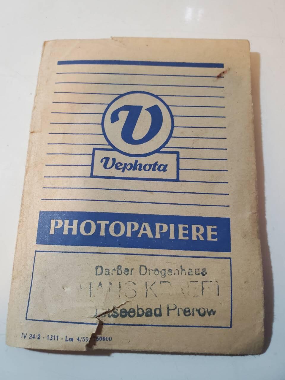 韵星假日拍卖第三十八期 -- Rimey Holidays Auction 38 民主德国国家人民军空军军官夫妻照片一套 原片洗出 带原相馆套 非常清晰 军官身上标识清晰可见 