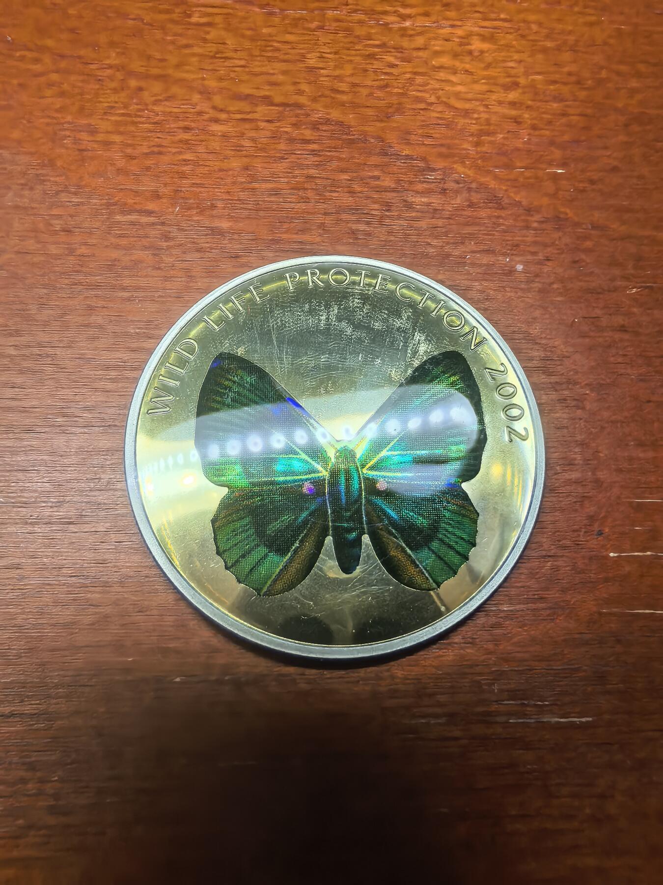 长老汇蛇年精选第九十五场拍卖  2002刚果非洲珍稀蝴蝶之多彩深绿蝴蝶10法郎全息幻彩精制银币，25.95克925银，1.5万枚，克书65美金