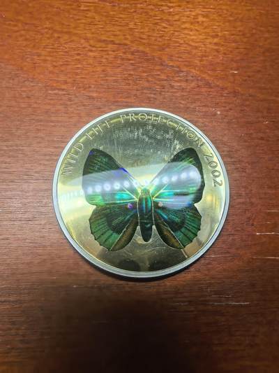 长老汇蛇年精选第九十五场拍卖 -  2002刚果非洲珍稀蝴蝶之多彩深绿蝴蝶10法郎全息幻彩精制银币，25.95克925银，1.5万枚，克书65美金