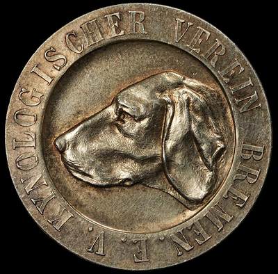 修遠堂世界钱币第102期 - 1903 年德国不来梅犬业协会“第一届国际犬展”纪念鎏金银章，边缘局部略有打磨和磕碰，33.20mm，16.16g