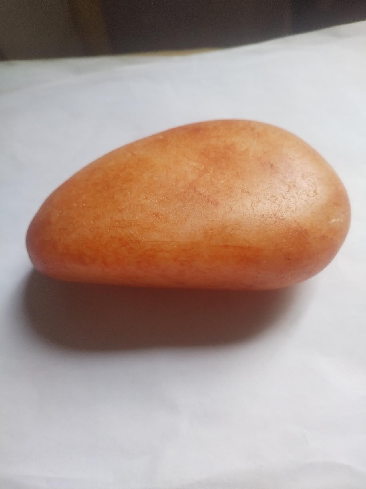 综合 和田玉原石 900克左右。